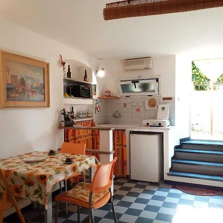 Apartment La Casetta Del Borgo By Holiday World Riva Trigoso